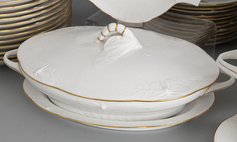 An Alf Wallander bone china tableware, 67 pieces, Rörstrand 1911-17.