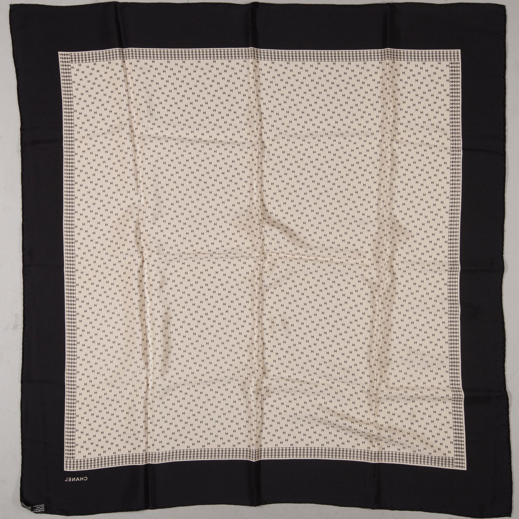 SCARF, Chanel.