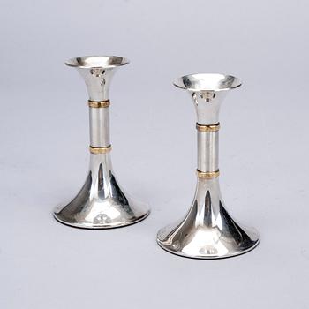LJUSSTAKAR, ett par, sterlingsilver, Pekka Piekäinen, PlatinOro, Åbo, Finland.