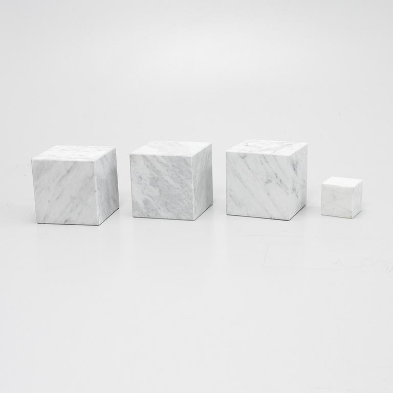 Piedestaler, 4 st, samtida tillverkning.