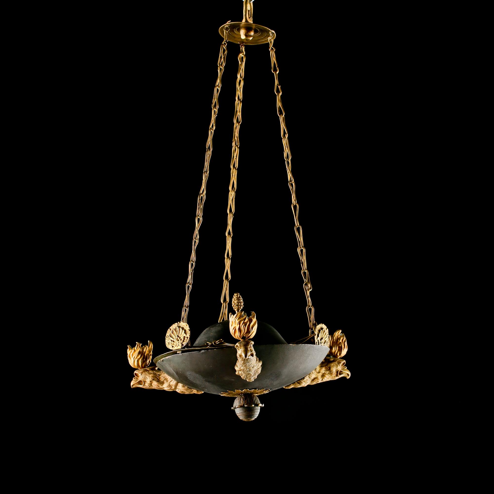 AMPEL, empire, 1800-talets första hälft. Höjd ca 54 cm.