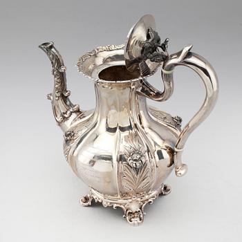 KAFFEKANNA, silver, Gustaf Folcker, Stockholm 1850. Vikt ca 1139 gram.