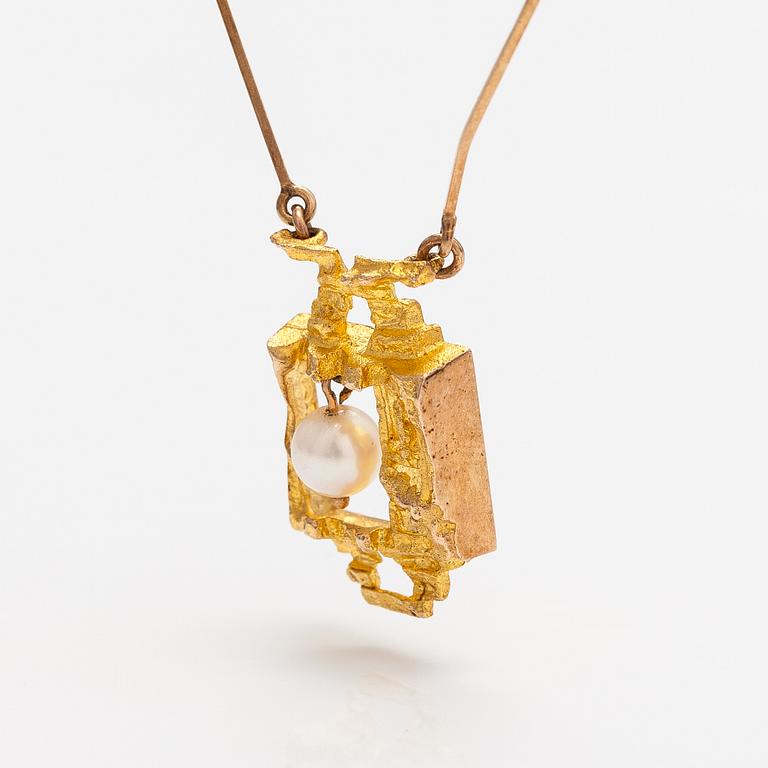 Björn Weckström, Halsband "Magisk pärla", 14K guld och odlad pärla. Lapponia 1967.