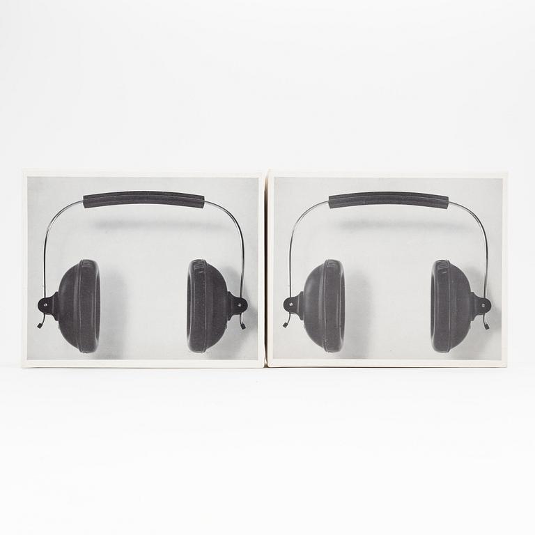Reinhold Weiss, a pair of KH1000 headphones from Braun.