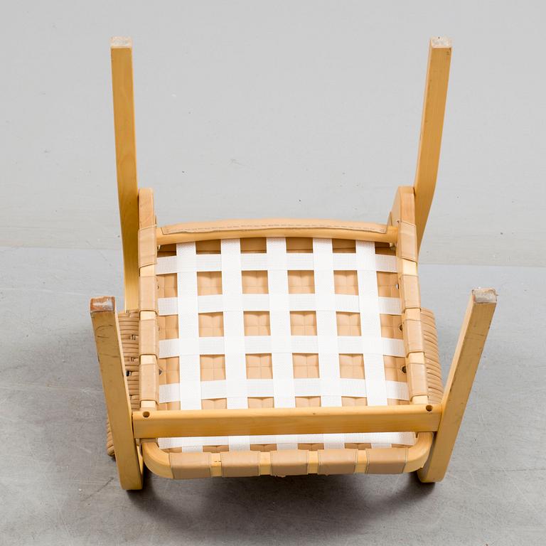 ALVAR AALTO, karmstolar, ett par, modell 45, Artek, Finland.