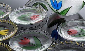 ASSIETTER, 11 st, samt SKÅL, "Tulipa", Ulrica Hydman-Vallien, Kosta Boda.