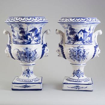 A pair of ceramic flower pots, late 20th century / early 21th century.