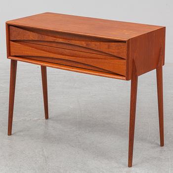 A 'GT 6835' mahogany chest of drawers by Rimbert Sandholt, AB Glas & Trä Hovmantorp, Sweden, 1960s.