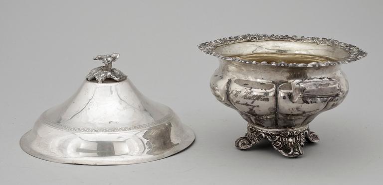 SKÅL SAMT LOCK, silver, Carl Tengstedt, Göteborg 1849. Totalvikt ca 600 gram.