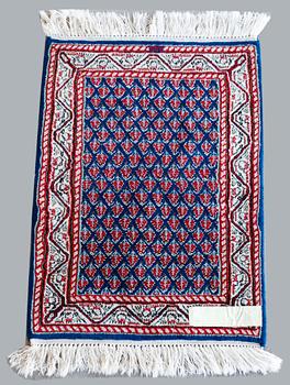 MATTOR, 2 st, orientaliska, bla figural, 85 x 65 samt 50 x 60.