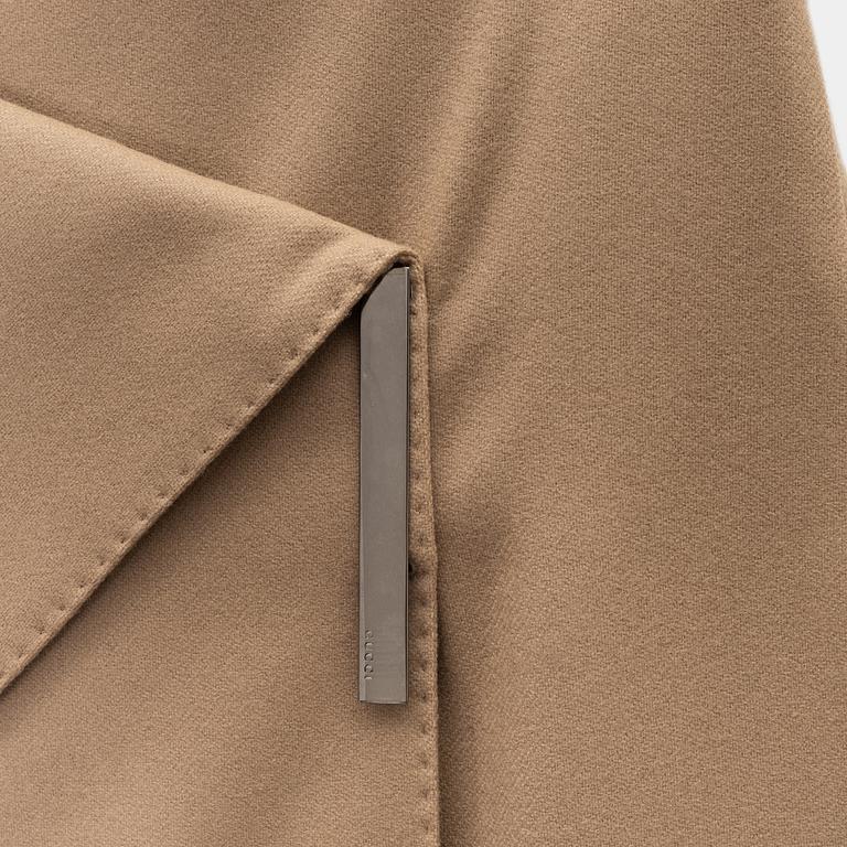 Gucci, a wool skirt, size 38.