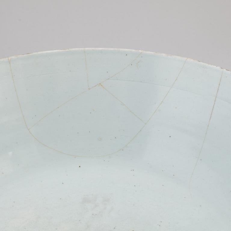 A large blue and white fish bowl/punch bowl, Qing dynasty, 18th Century.