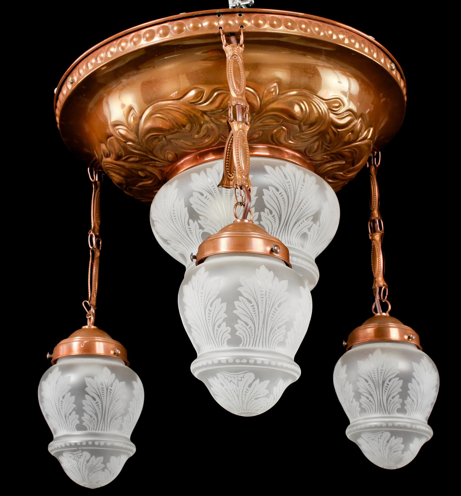 TAKLAMPA, jugend, 1900-talets första del. Höjd 45 cm.