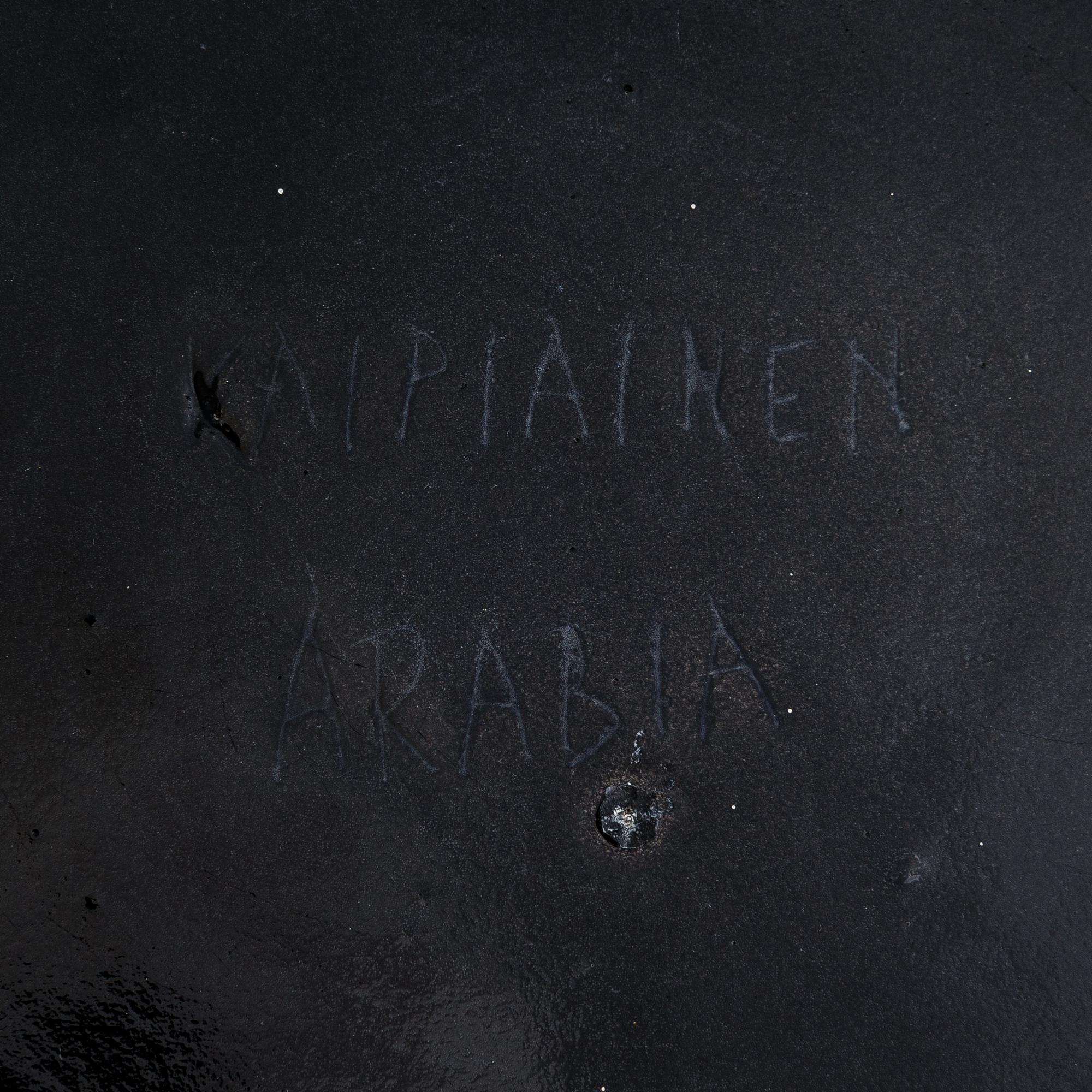 BIRGER KAIPIAINEN, a decorative plate signed Kaipiainen Arabia.