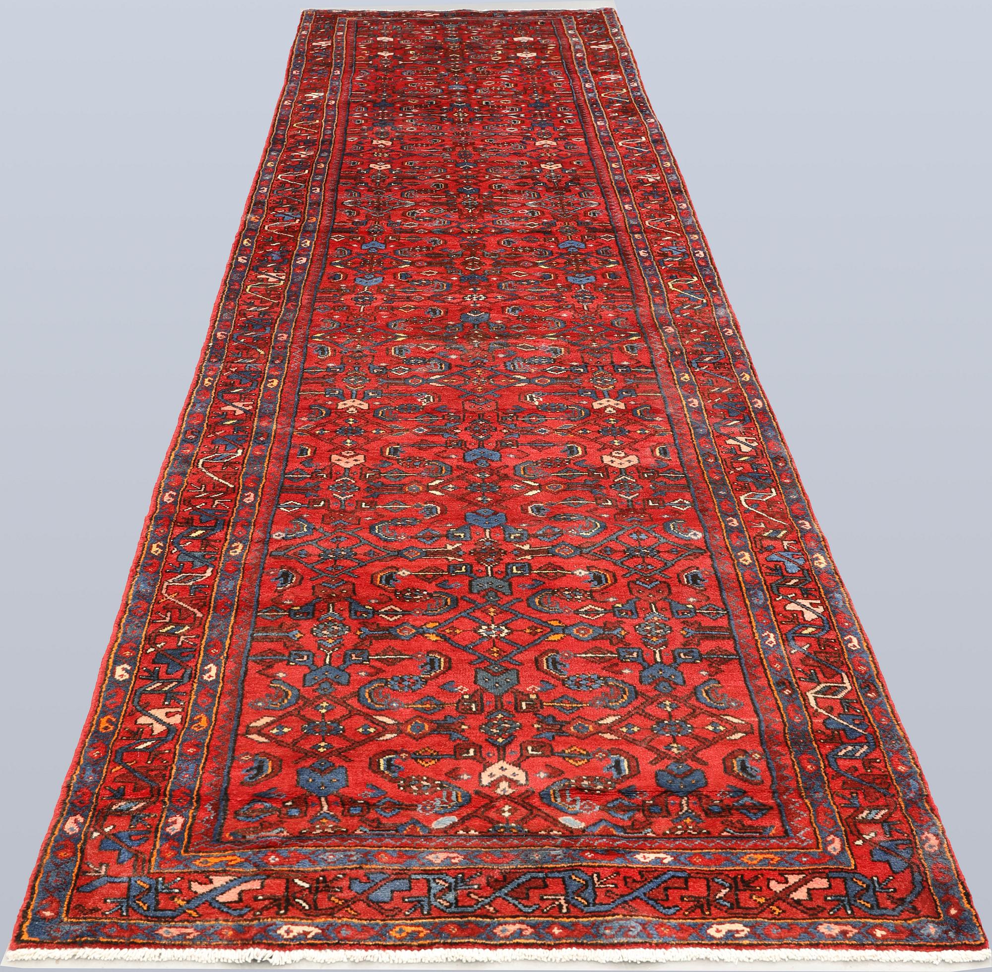 Gallery carpet, Hamadan, ca 505 x 113 cm.