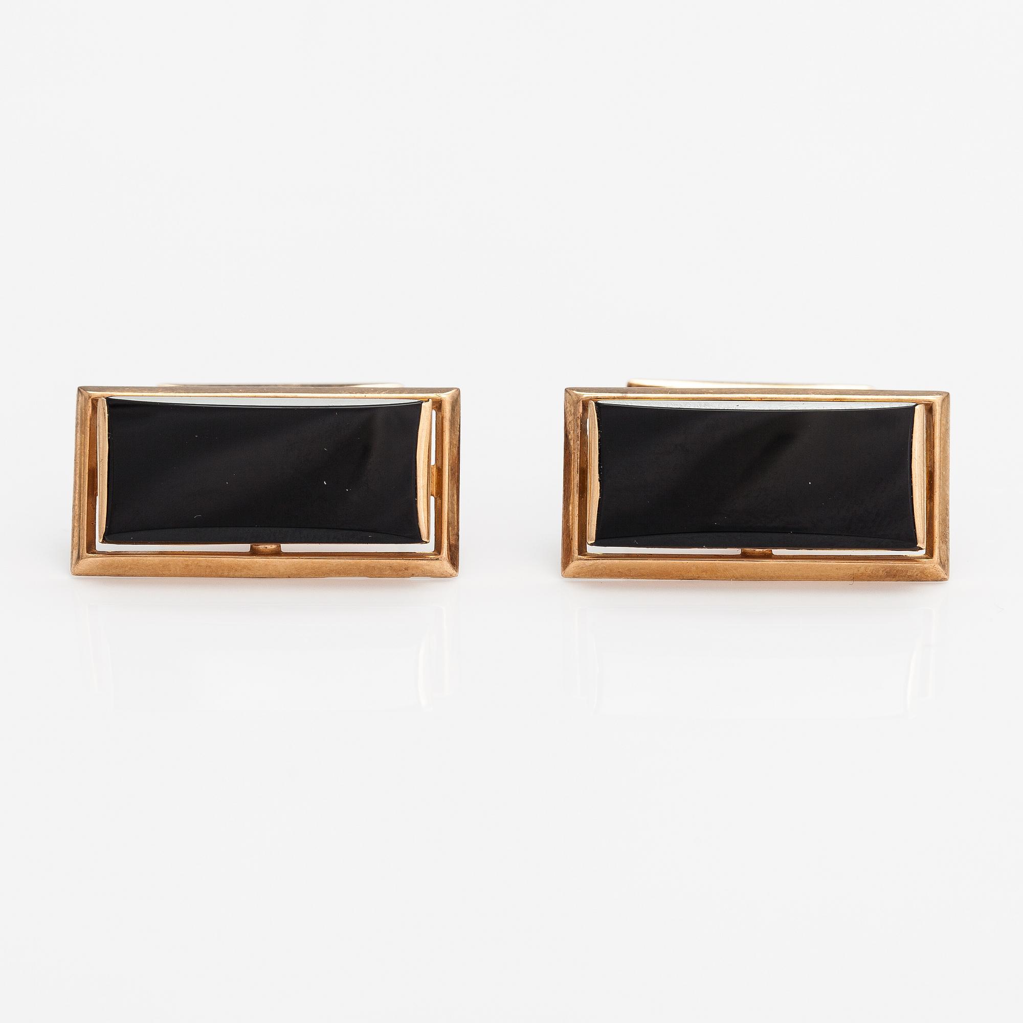 A pair of 14K ogld cufflinks with onyxes. Nummilan Koru, Turku 1967.