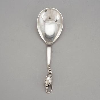 GEORG JENSEN, Danmark, silver. Serveringssked, ca 1933-1944. Vikt ca 103 gram.
