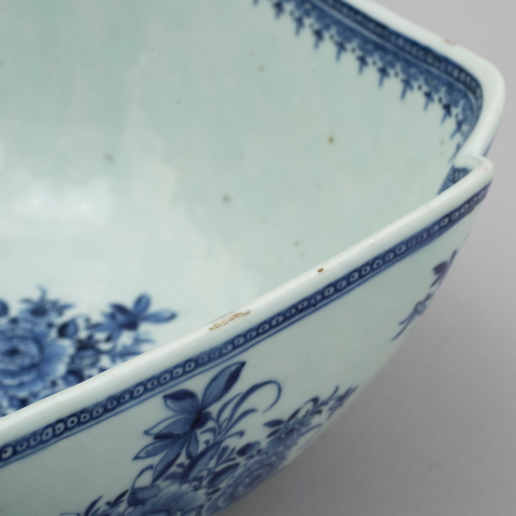 A blue and white saladiere, Qing dynasty, Qianlong (1736-95).