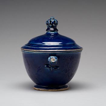 TERRIN med LOCK, porslin. Qingdynastin, Qianlong (1736-95).