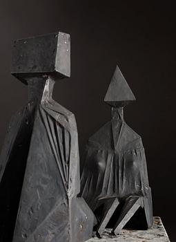 Lynn Chadwick, "Pair of sitting figures".