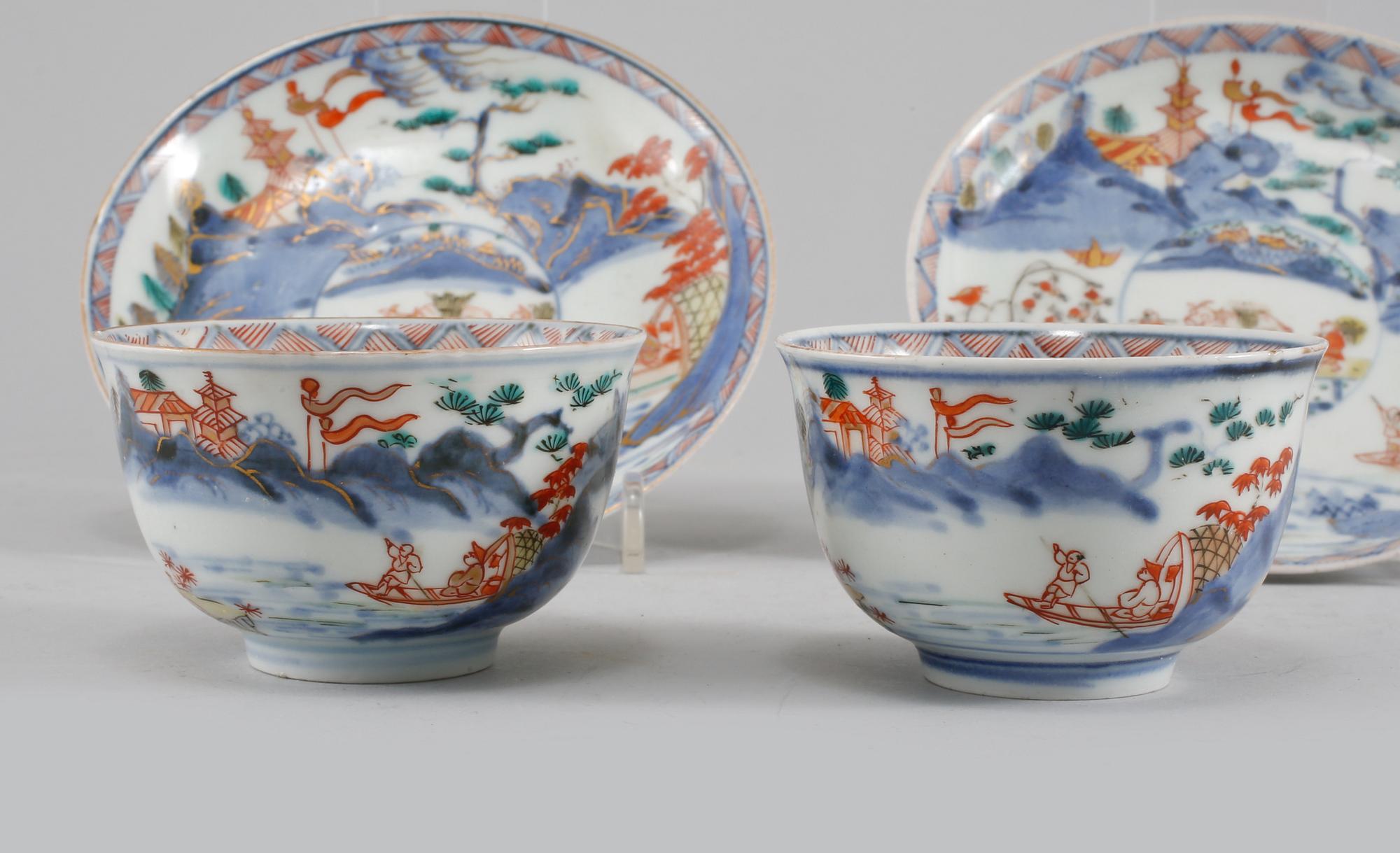 KOPPAR MED FAT, ett par, porslin, Kina, Qianlong (1736-95).