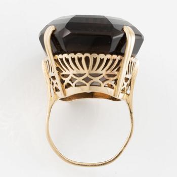 Ring, cocktail ring, 18K gold with smoky quartz.