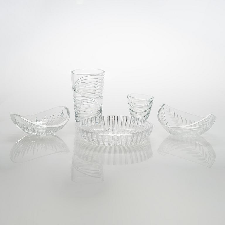 Saara Hopea, a set of five cut crystal vases and bowls, Nuutajärvi 1950s.