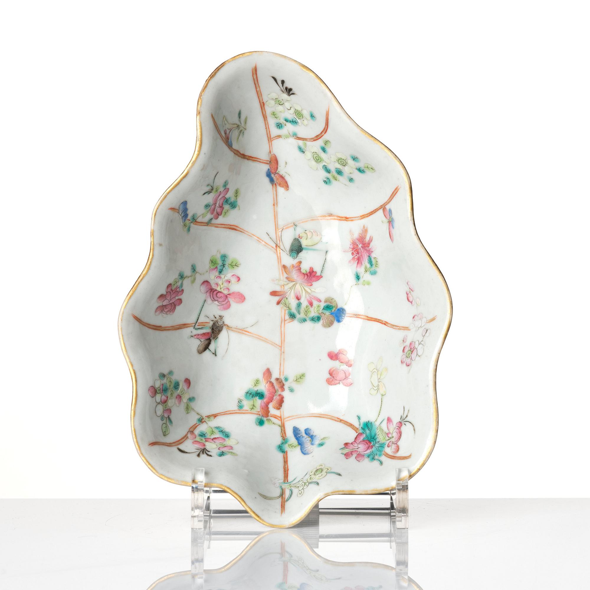 A famille rose leaf shaped dish, Qing dynasty.