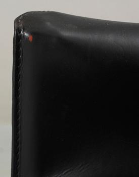 KARMSTOLAR, ett par, "CAB", Mario Bellini, Cassina, Italien. Modellen formgiven 1977.