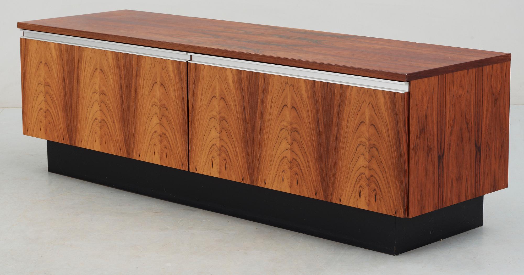 SIDEBOARD, Jan Ole Ertzeid, Bruksbo, Norge, 1900-talets andra hälft.
