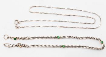 2 chains 18k whitegold, 1 with green stones, total weight 12,4 g.
