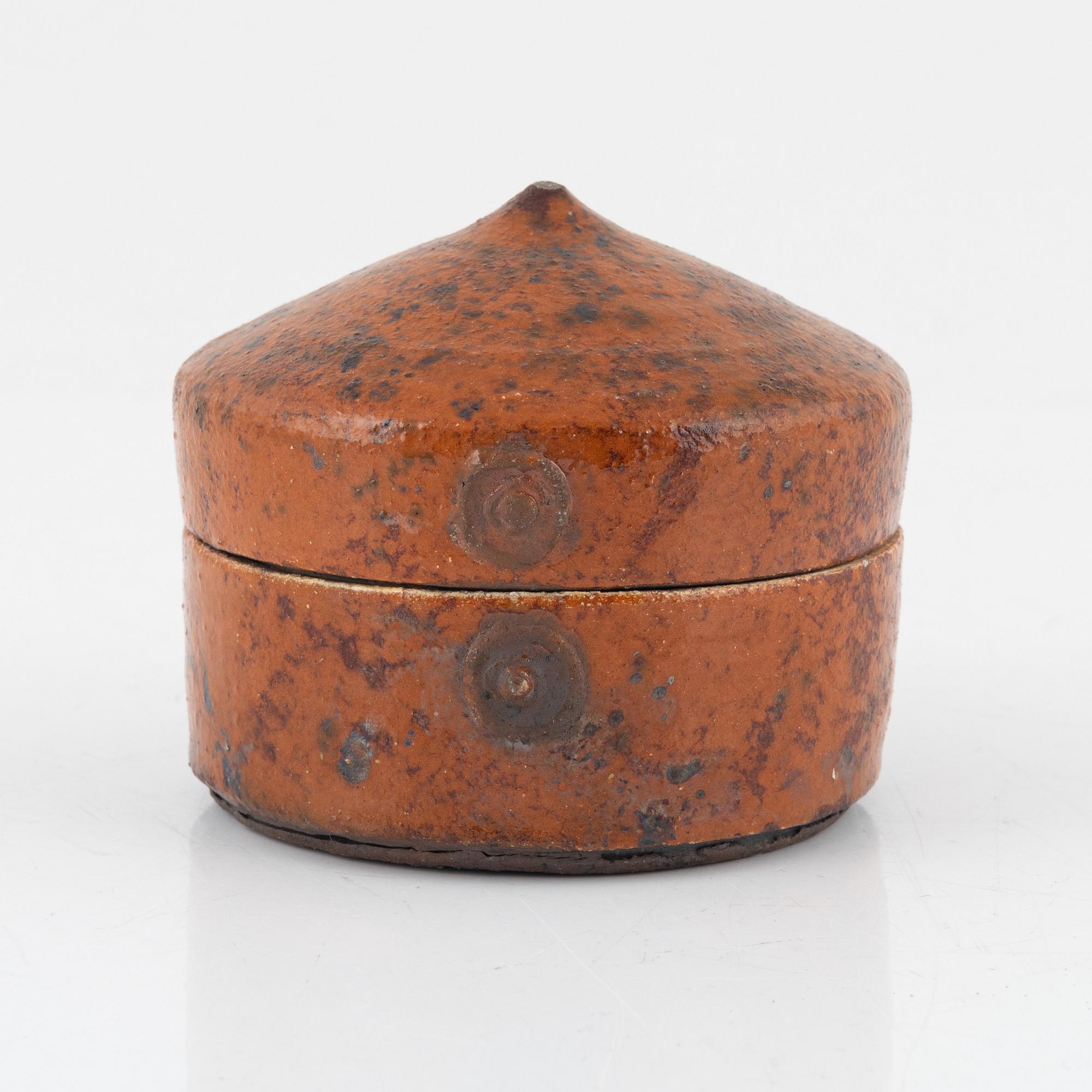 Inger Rokkjaer, lidded box, raku, Denmark, 2004.