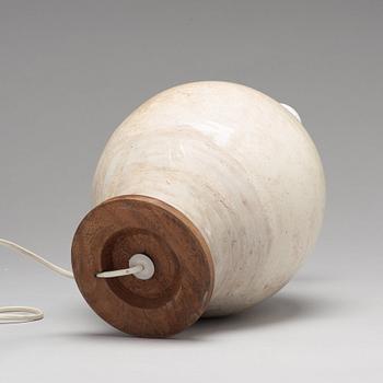 VAS, monterad som lampa. Kina, 1600-tal, eller äldre.