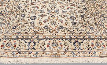 A carpet, Kashan, ca 340 x 240 cm.
