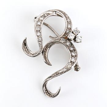 BROSCH, 14K vitguld med briljanter och åttkantslipade diamanter tot ca 0,25 ct. Vikt 3,95 g.