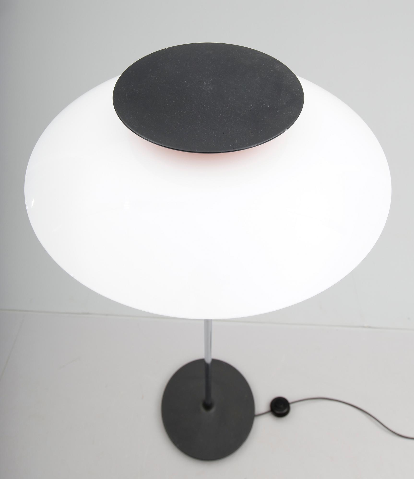 GOLVLAMPA, PH-80, Poul Henningsen för Louis Poulsen.