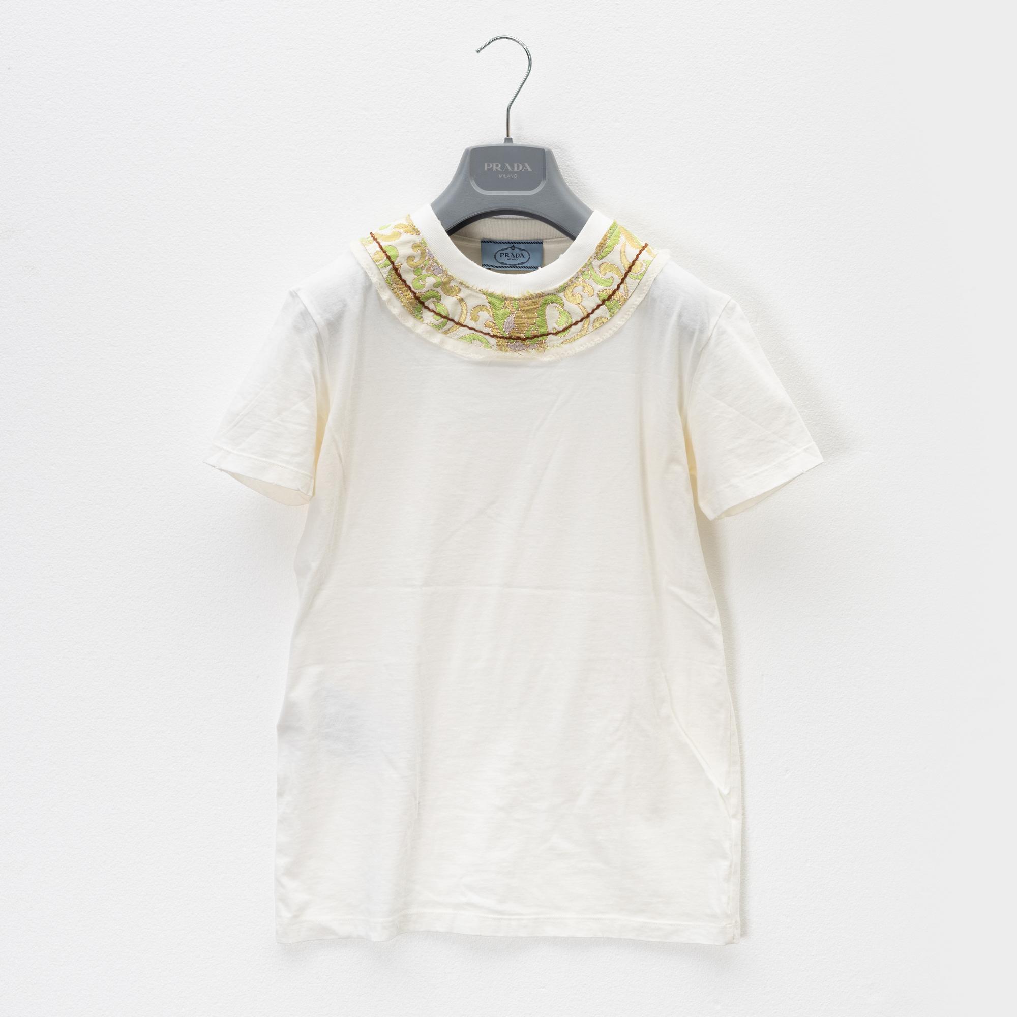 Prada, a set of 2 t-shirts and a tank top, size XS. - Bukowskis Prada, a set of 2 t-shirts and a tank top, size XS. - Bukowskis