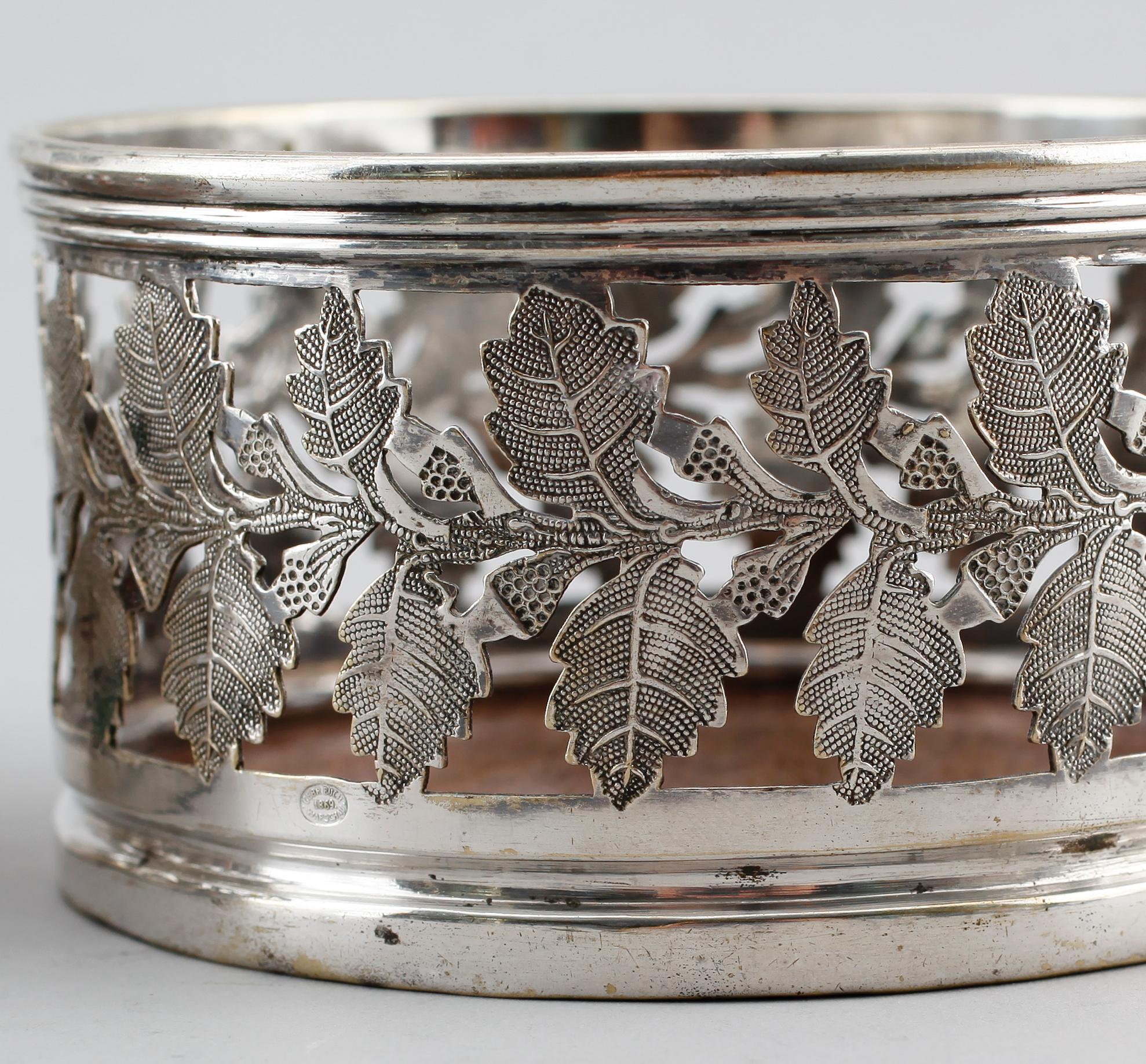 COASTERS, 2 st, nysilver och trä, Polen, 1900-talets mitt.