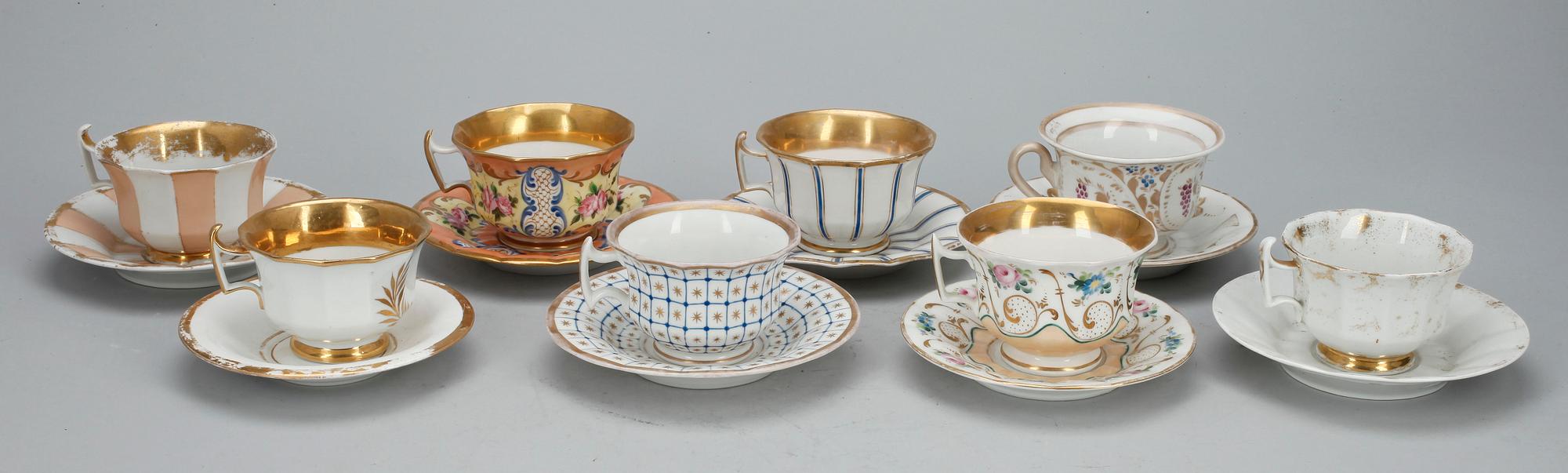 KOPPAR MED FAT, 8 delar, porslin, bla Meissen, 1800-talets slut.