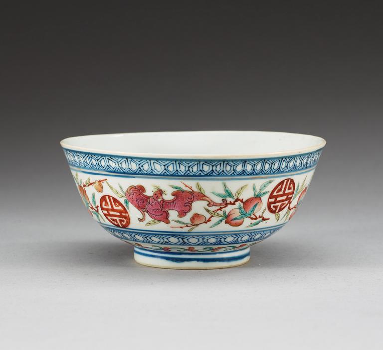 An enamelled bowl, late Qing dynasty, with Guangxu six character mark.