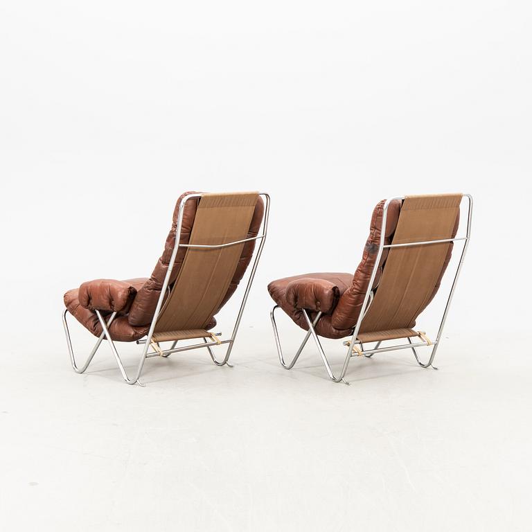 A pair of leather easy chairs from the second half of the 20th century.