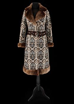 704. A 1960s/70s two-pieve ensemble cosisting dress and coat by Rèty.