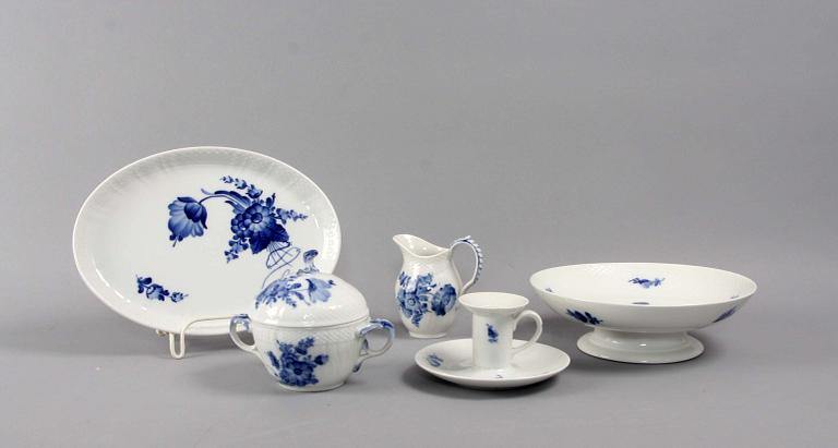 MATSERVIS, 64 delar, porslin, "Blå blomst", Royal Copenhagen.