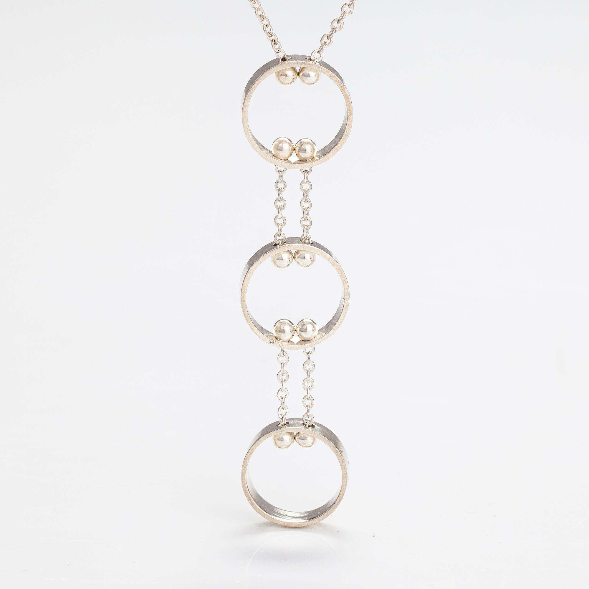 Elis Kauppi, A silver necklace. Kupittaan kulta, Turku 1966.