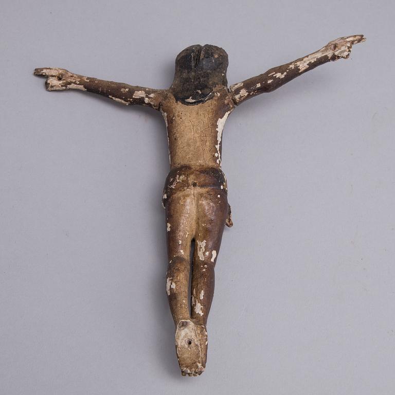 A 17TH CENTURY WOODEN CRUCIFIX.