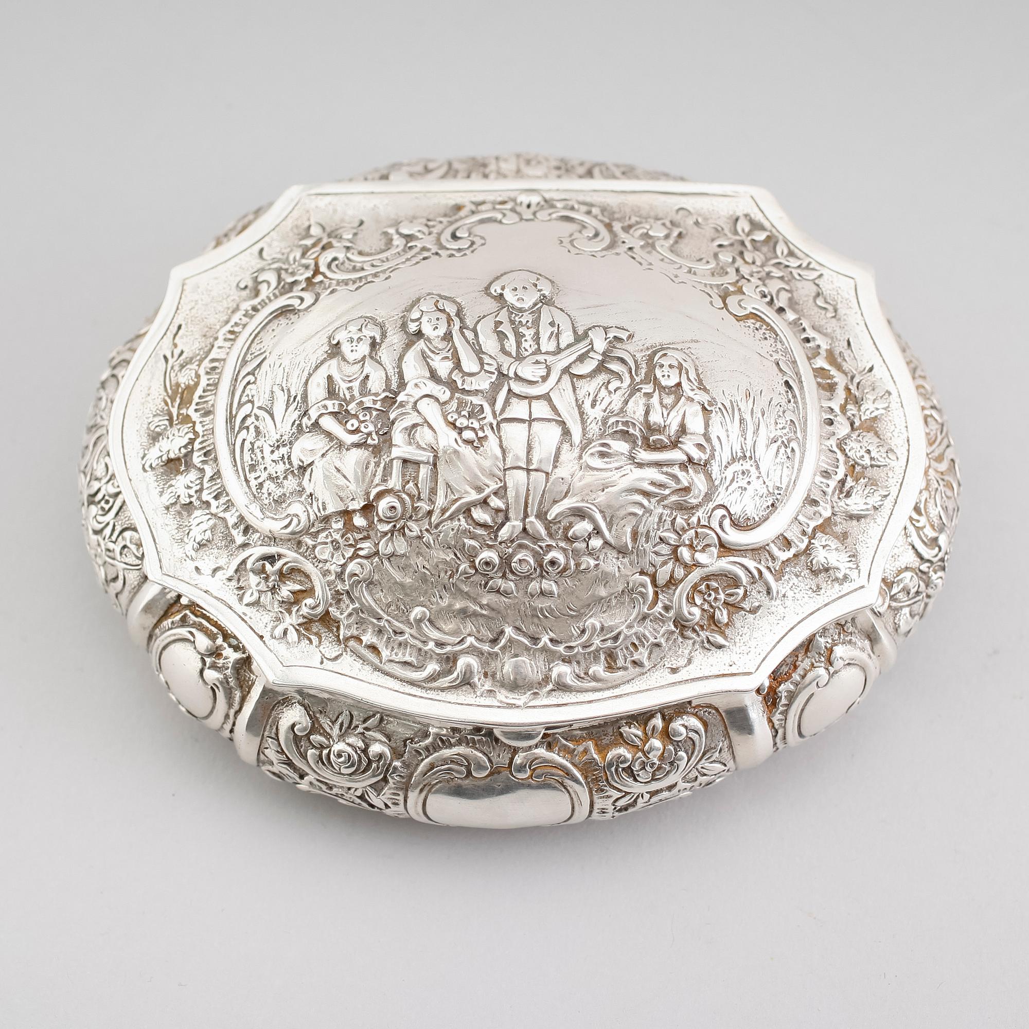 DOSA, silver, möjligen Frankrike, 1900-talets första hälft. Vikt ca 166 gram.