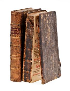 BÖCKER, 2 st, "Tilförlåtelig gårds fogde instruction.." resp "Fullständig Fruentimmers färgebok...", Stockholm 1731 resp Lund 1772.