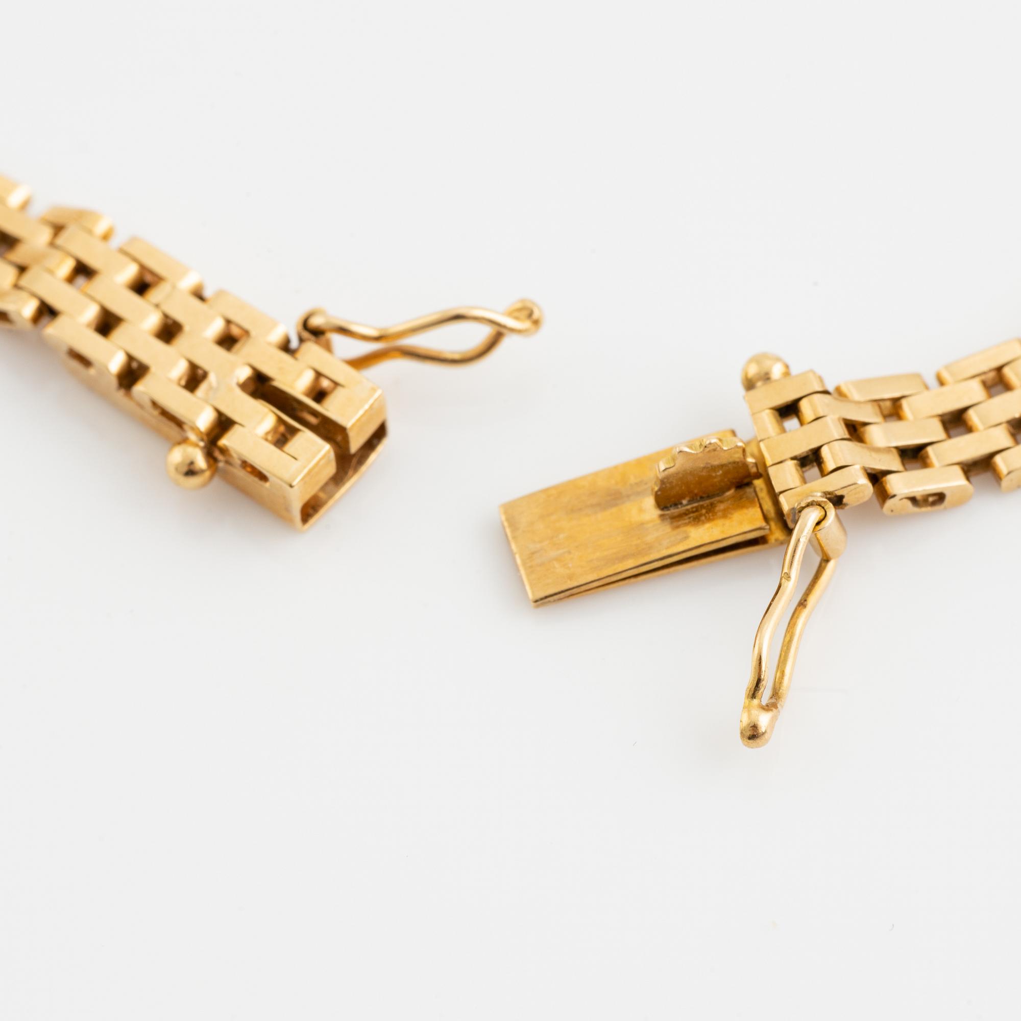 18K gold necklace.