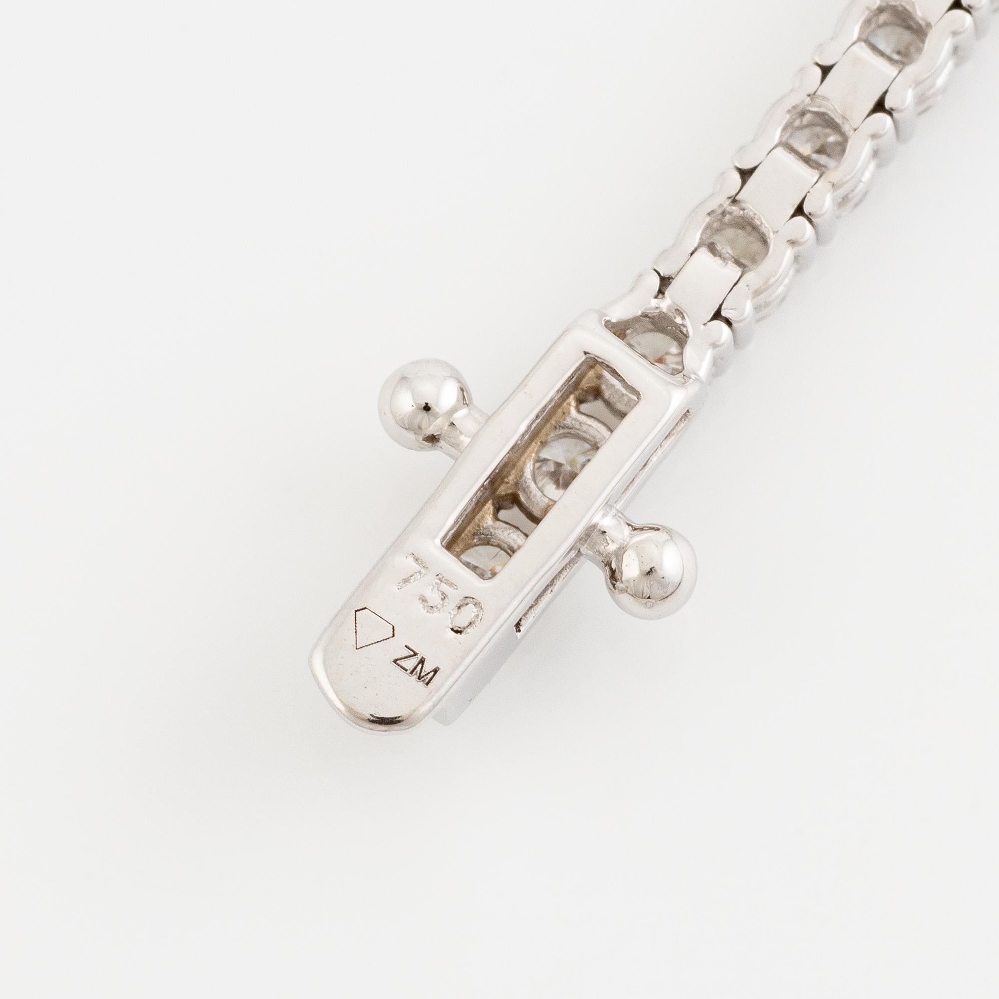 Tennis bracelet 18K white gold with brilliant-cut diamonds.