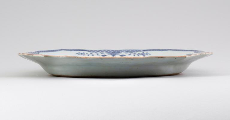 STEKFAT, porslin, Kina, Qianlong 1736-1795.